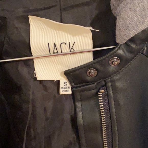 Leather jacket with removable hood - Picture 5 of 9